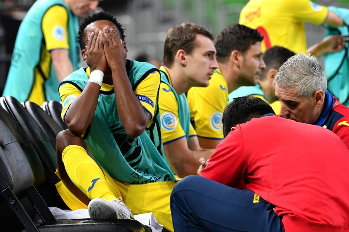 Valadares lesérült, nem tudta folytatni a játékot &bullet;  Fotó: Uefa.com