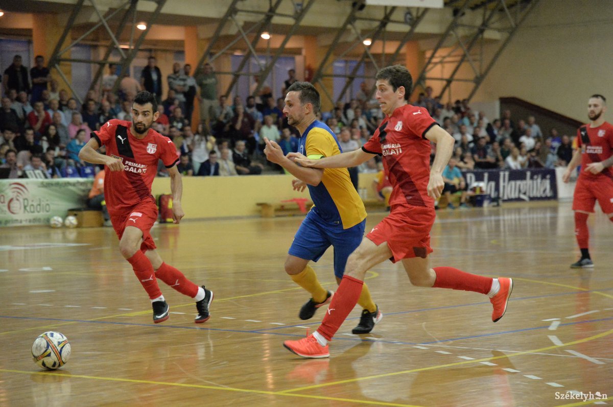 Telt ház a sportcsarnokban. A szurkolók is szeretnék, ha kemény együttes lenne Udvarhelyen. Archív •  Fotó: Barabás Ákos