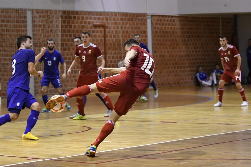 Miklós Tamás (képen jóbbról) mind a négy meccsen pályára lépett •  Fotó: Facebook/Futsal Week