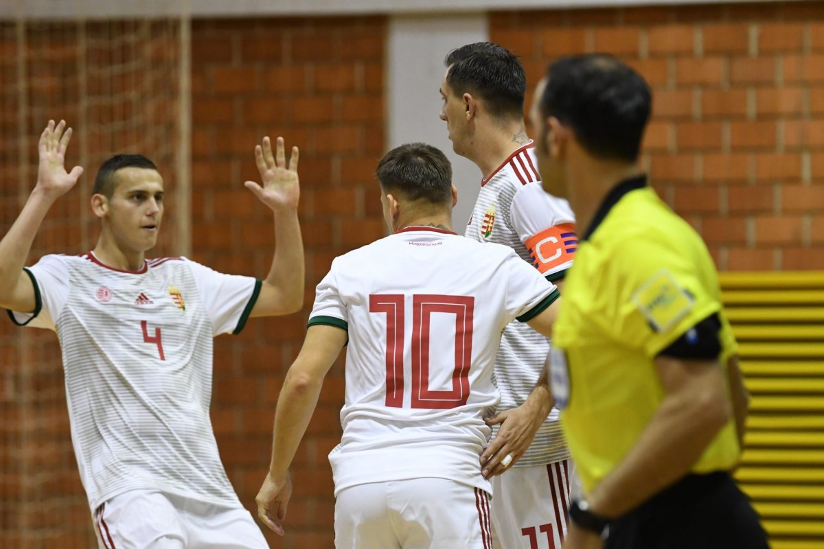 Gólöröm. Hadnagy (képen balról) jól érezte magát a csapatban •  Fotó: Facebook/Futsal Week