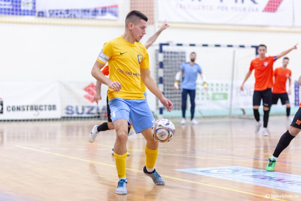 &bullet;  Fotó: Erdély Bálint Előd