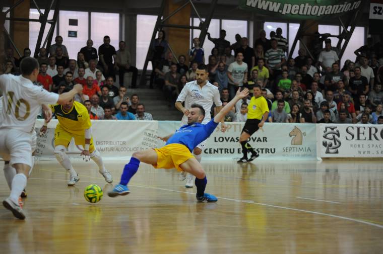 A City'us önbizalom-növelő győzelmet aratott az FK ellen a kupaelődöntőben