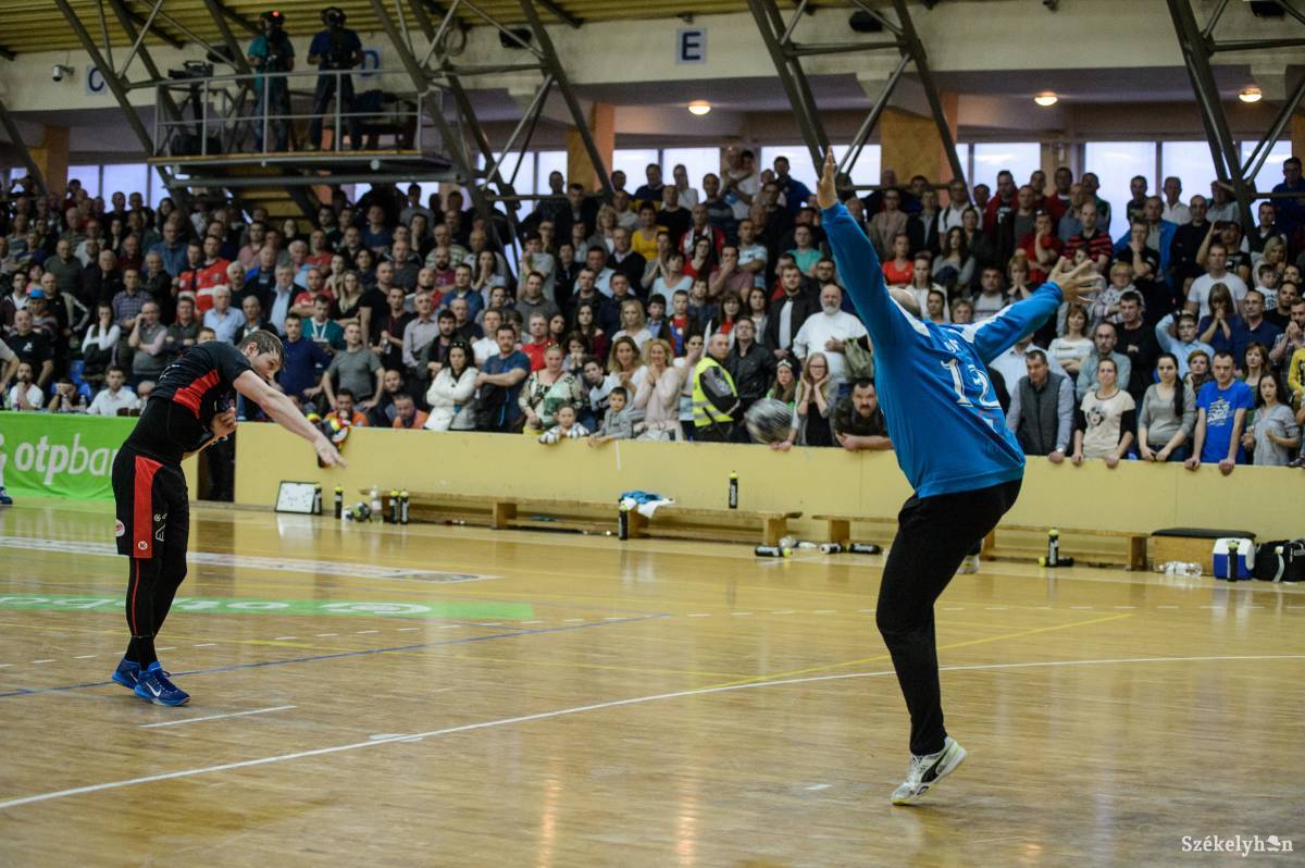 Fájó vereség. Hétméteresek után búcsúzott az udvarhelyi csapat •  Fotó: Barabás Ákos