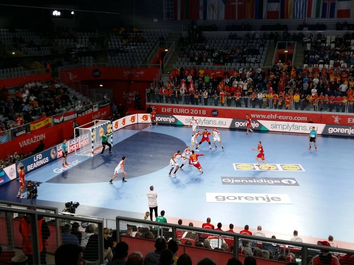 A második félidőben (akárcsak a csehek ellen) teljesen elfogyott Macedónia, így Dánia félgőzzel is nagyon sima győzelmet aratott •  Fotó: Zátyi Tibor