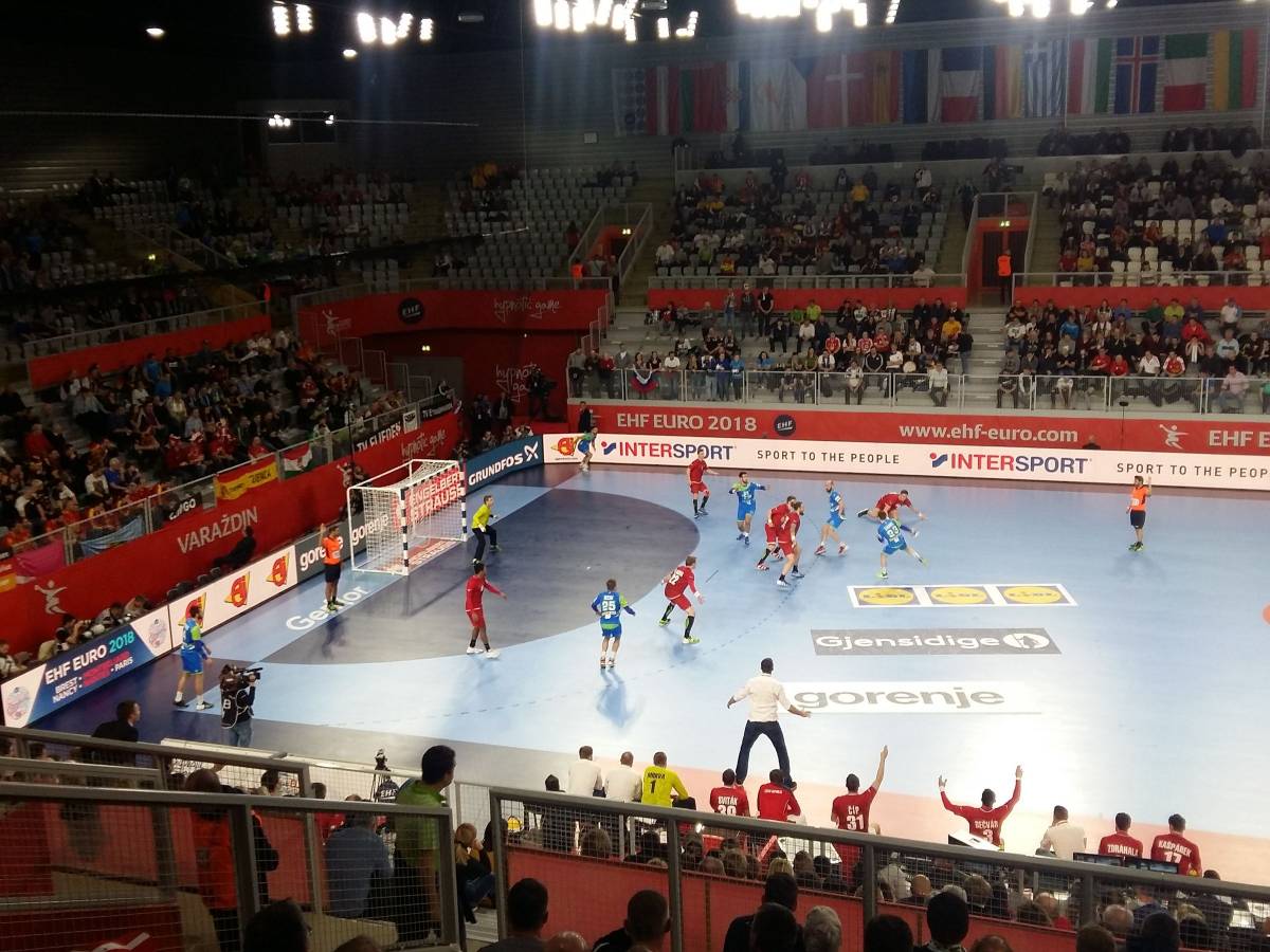 Hiába harcolt nagyot egymással, Szlovénia és Csehország kölcsönösen kioltotta egymást és a továbbjutási reményeket is •  Fotó: Zátyi Tibor