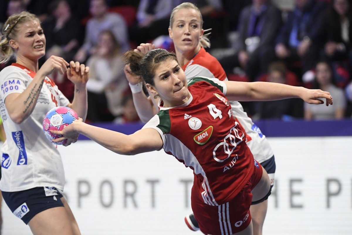 Tóvizi Petra fordul rá a norvégok kapujára •  Fotó: MTI/Kovács Tamás