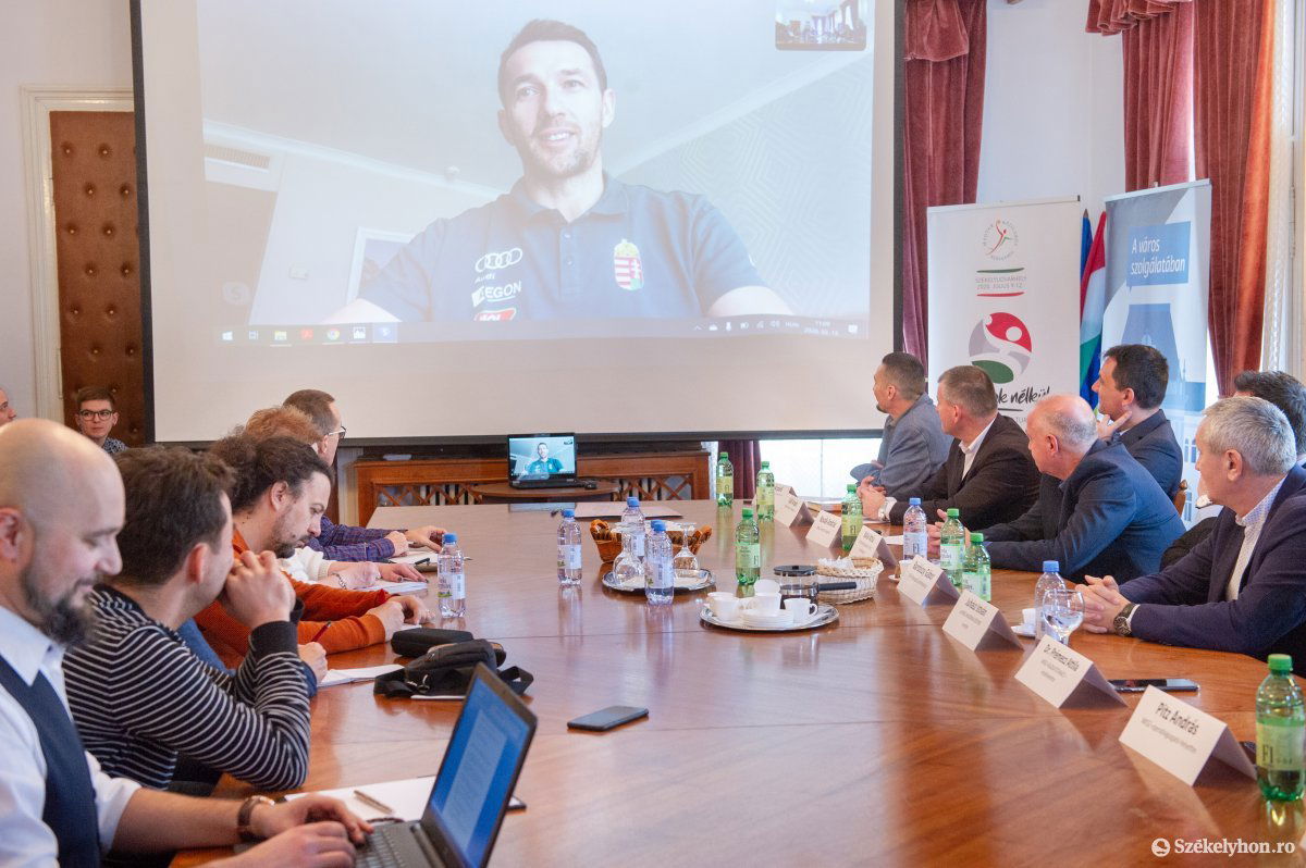 Ilyés Ferenc videóchaten keresztül csatlakozott •  Fotó: Beliczay László