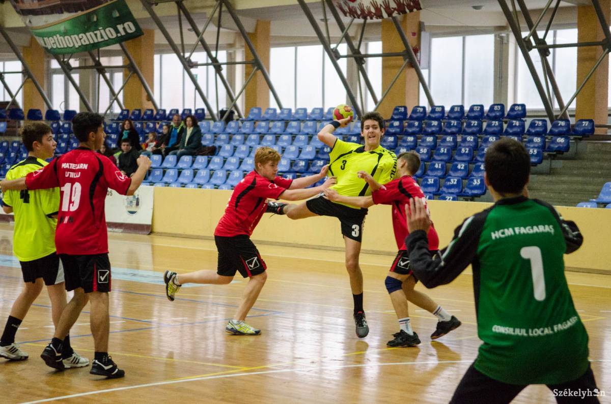 Kiváló eredményeket érnek el az ifjúsági kézilabdázók. Jövőjüket mindenképp biztosítani kell. Archív &bullet;  Fotó: Barabás Ákos