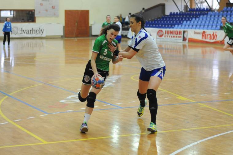 Kezdődik a kézidöntő a lányoknál