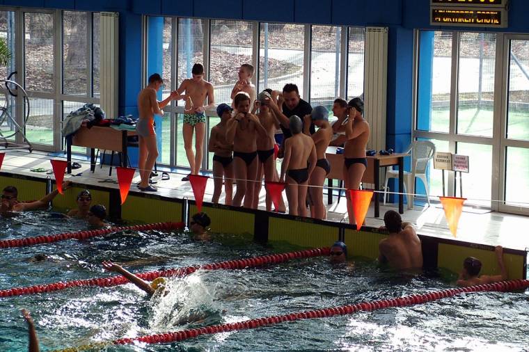 Elkezdődött a versenyszezon az udvarhelyi úszóknak