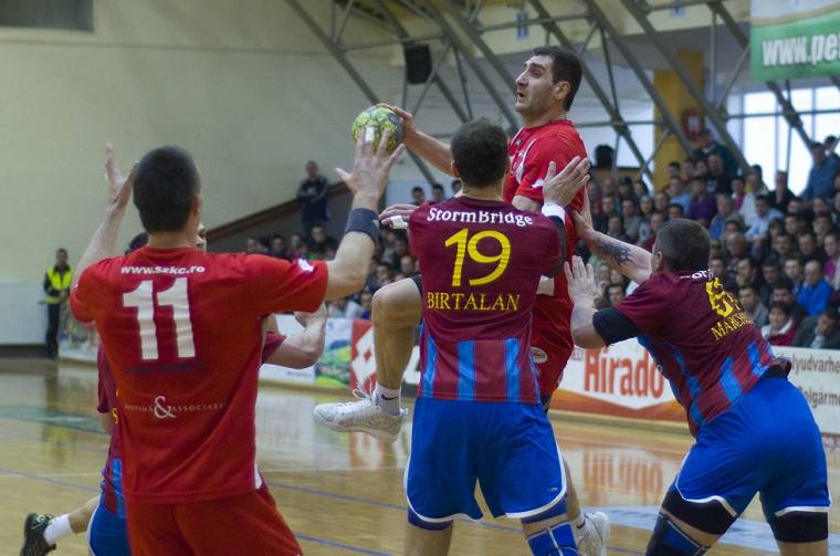 Elrepült a golyó az SZKC füle mellett