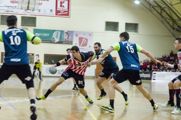 Román Kupa: négyes döntőben az SZKC