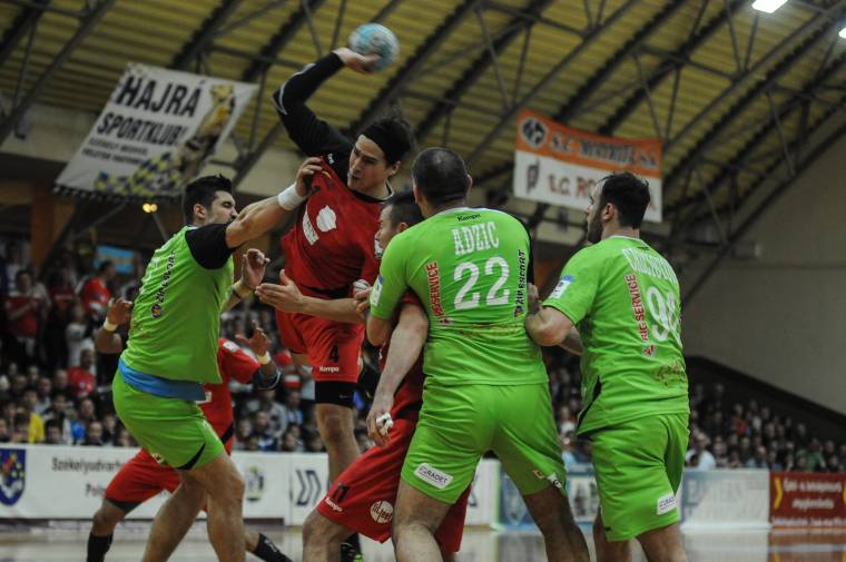 Parázs meccsen vereség