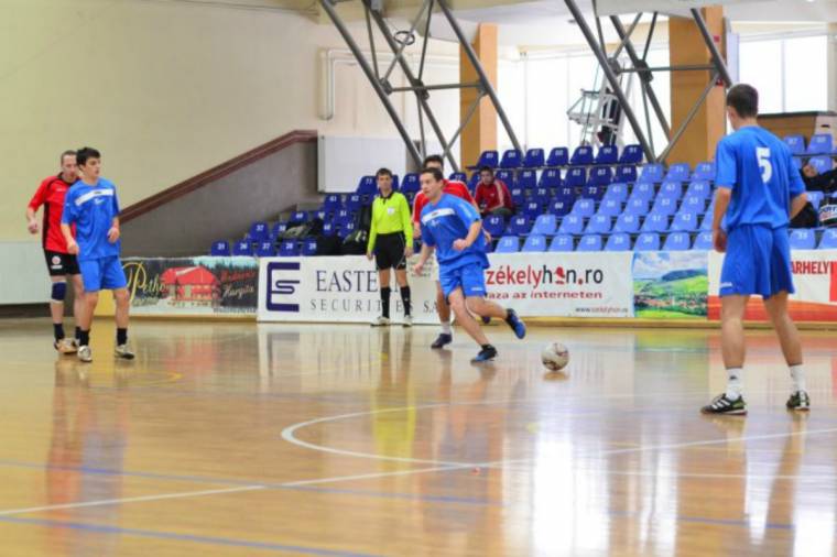 Jubileumi diákkupa a sportcsarnokban