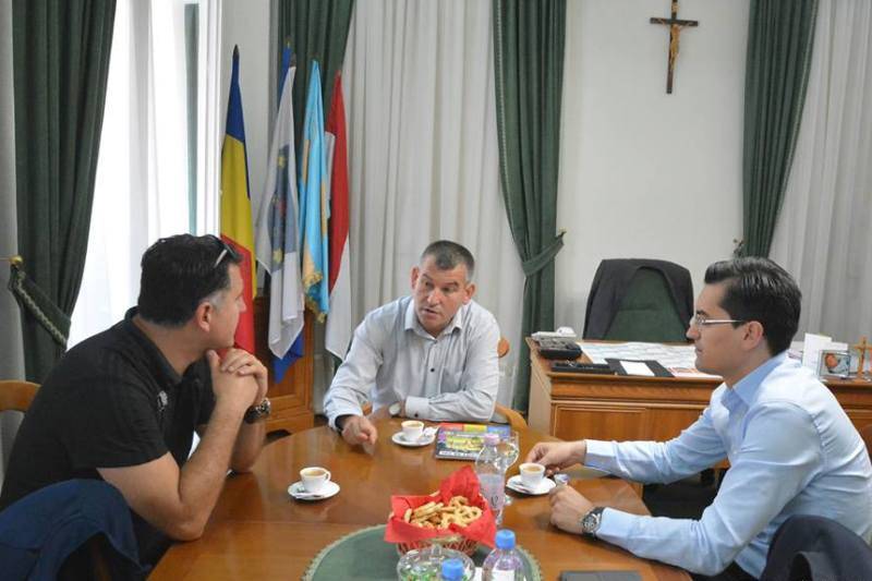 Ciprian Paraschiv, Gálfi Árpád és Răzvan Burleanu &bullet;  Fotó: Facebook/Székelyudvarhely Polgármesteri Hivatala - Lőrincz Csaba