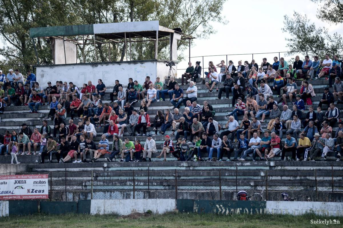 Ezúttal is nagyon sokan kilátogattak a mérkőzésre • Fotó: Barabás Ákos