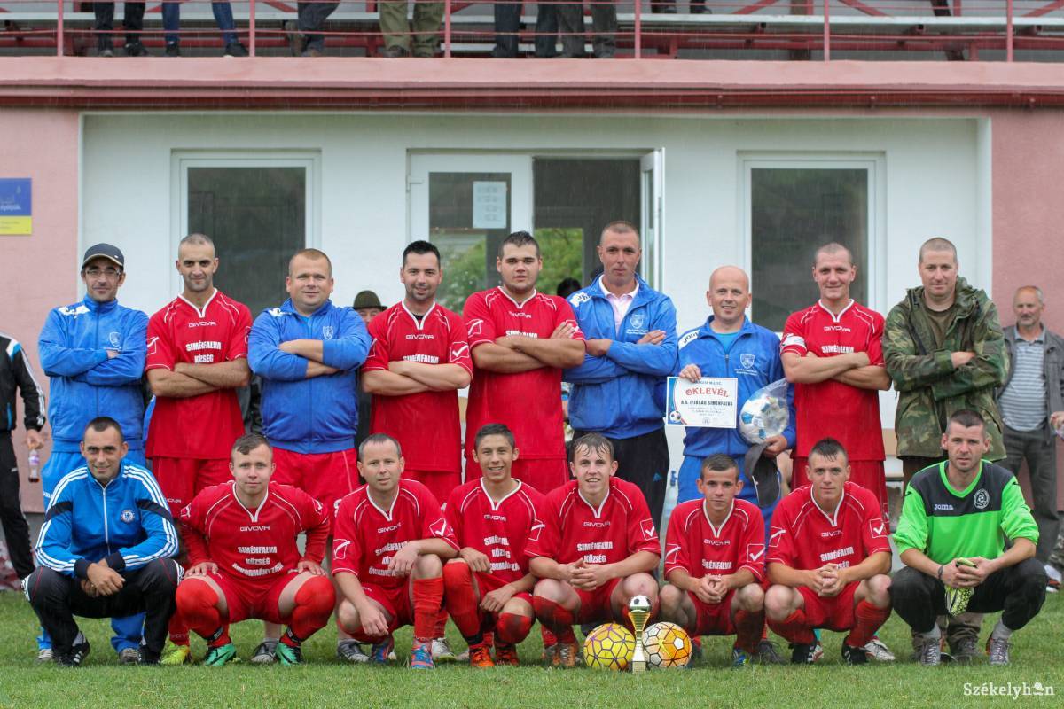 A győztes csapat. Az utolsó meccsen dőlt el a bajnoki cím sorsa &bullet;  Fotó: Pál Árpád