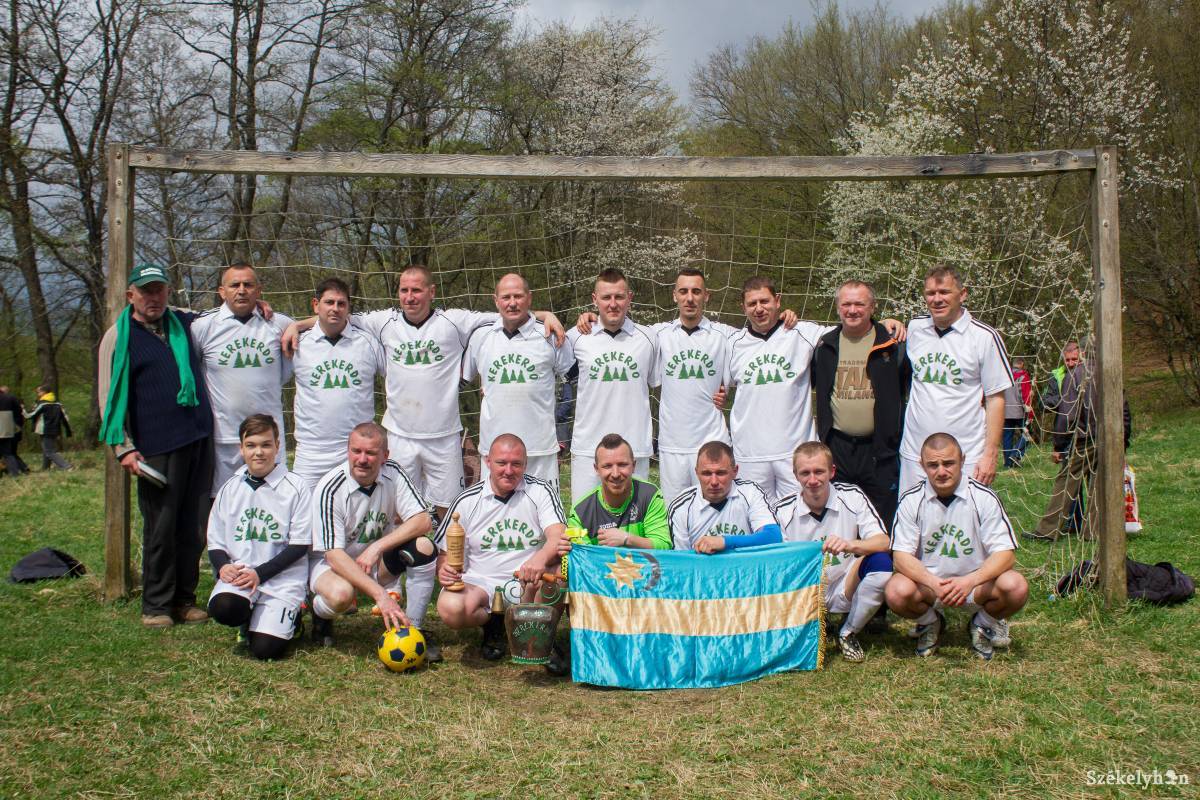 A győztes csapat. Sorozatban kilencedik alkalommal nyert a Szentimre és Szent János utca együttese •  Fotó: Pál Árpád