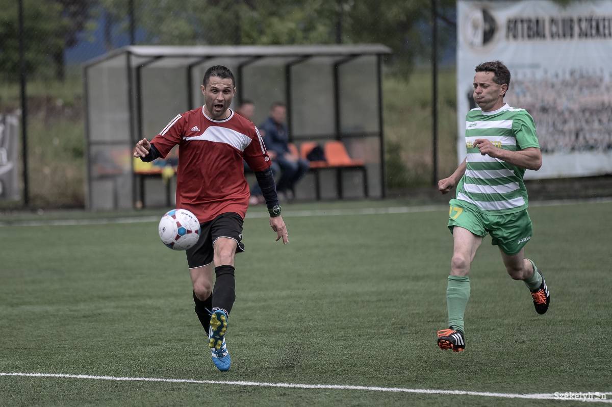 Kitömte a malomfalviak hálóját az Udvarhelyi Sporting. Balázsi Zoltán öt gólt rúgott &bullet;  Fotó: Barabás Ákos