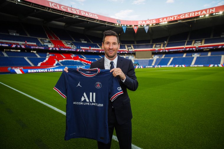 Hivatalos: bejelentette a hatszoros aranylabdás Lionel Messi szerződtetését a Paris Saint-Germain