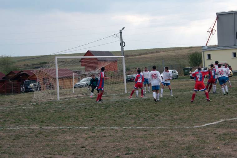 Továbbra is vezet Farkaslaka