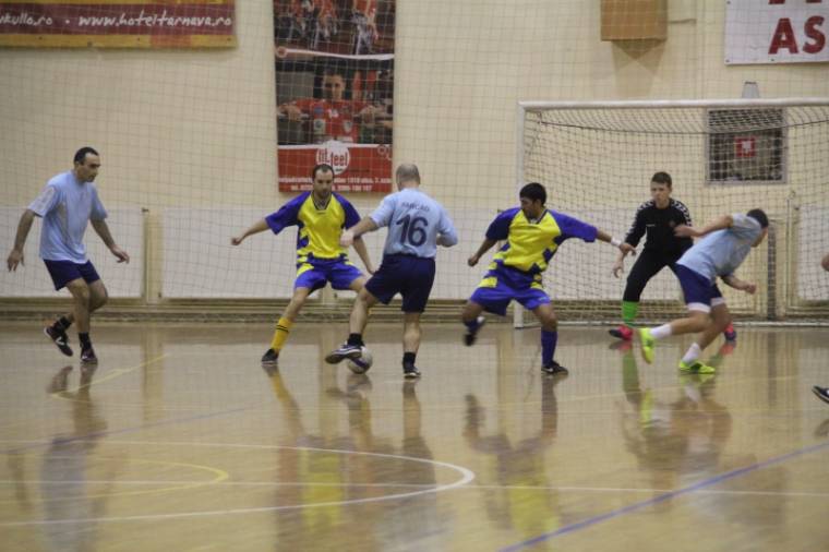 Ismét terembe vonulnak a körzetisek