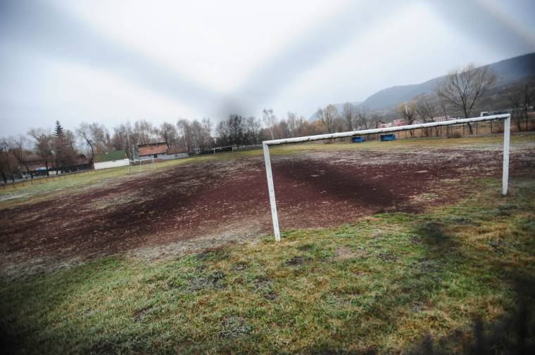 Engedett az udvarhelyi önkormányzat: lesz műfüves futballpálya