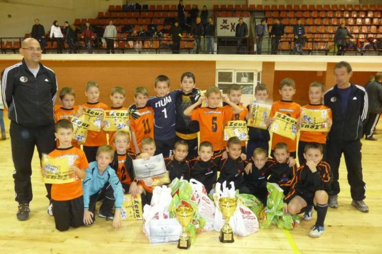 Taroltak Plopeni-ben a fiatal labdarúgók