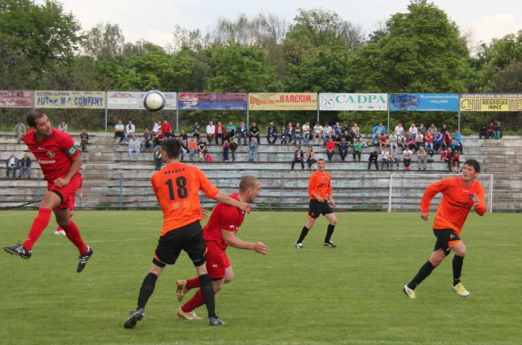 Döntetlen a megyei rangadóján