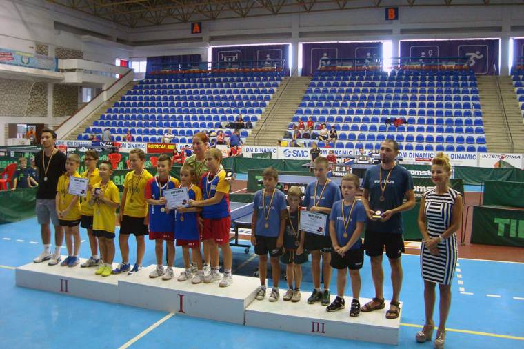 Dobogón a legfiatalabb asztaliteniszesek