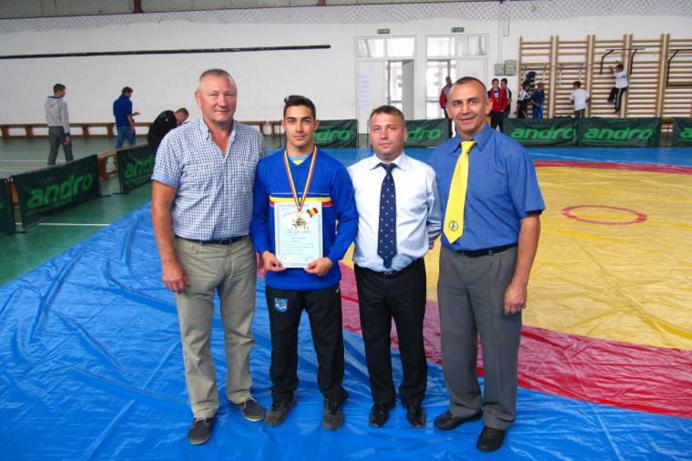 Éremeső a korondi birkózódöntőn