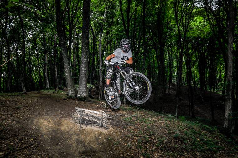 Downhillverseny az Agyagdombon