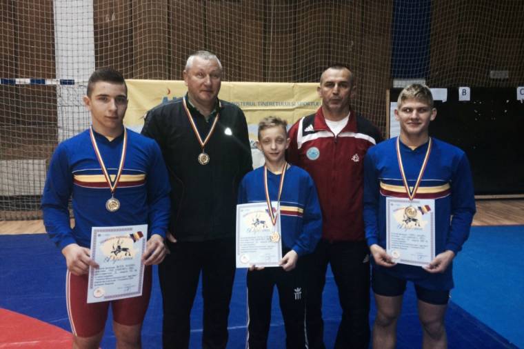 Három arany a birkózódöntőről