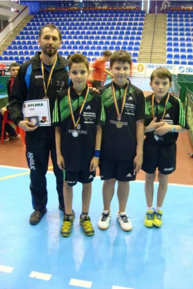 Ezüstérmes az ifjúsági 3-as asztalitenisz-csapat