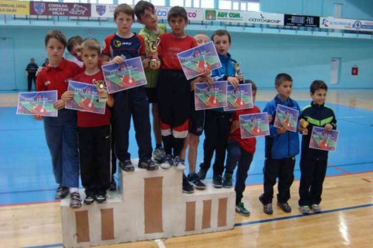 Nagyüzem az asztaliteniszeseknél