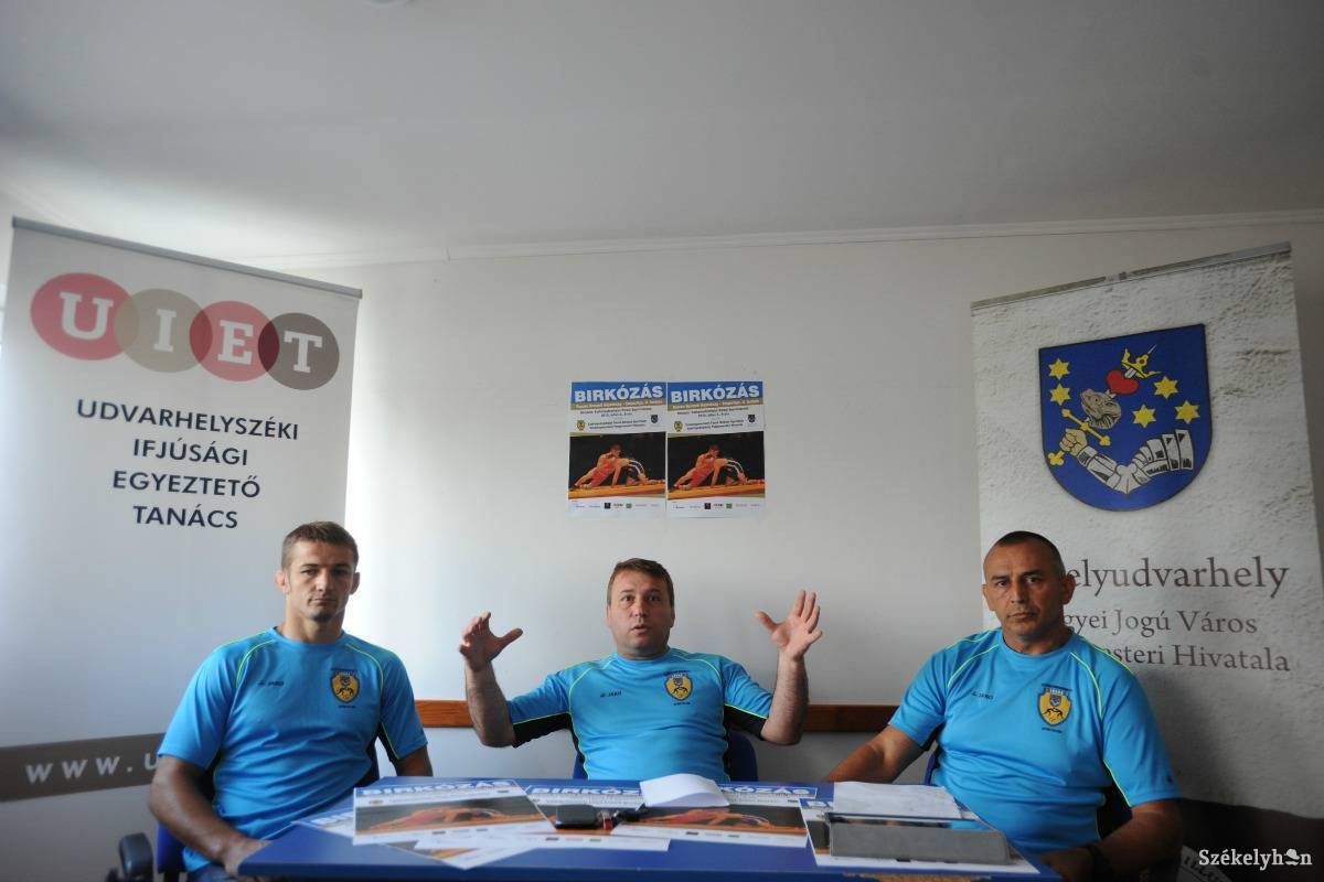 &bullet;  Fotó: Thomas Câmpean