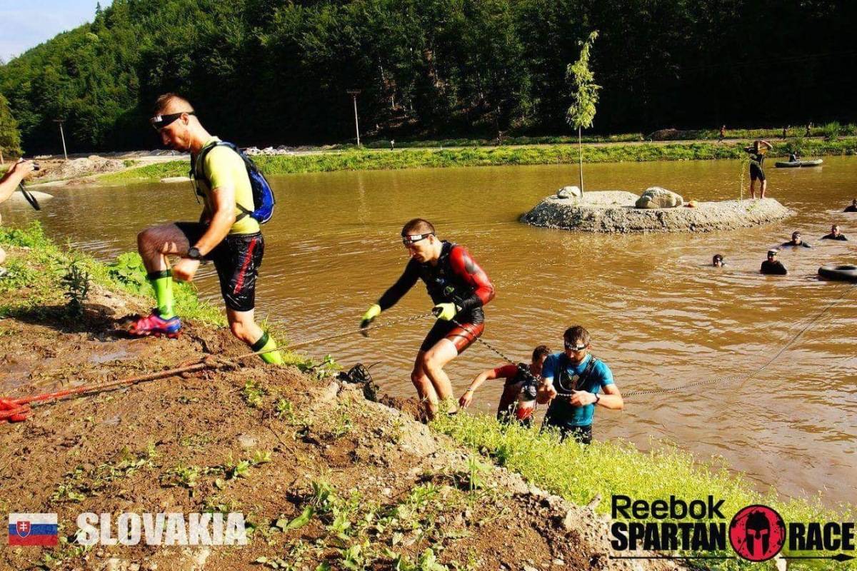 Földön, vízben, de még a levegőben lógva is különböző gyakorlatokat kell végrehajtani &bullet;  Fotó: Nagy Csaba