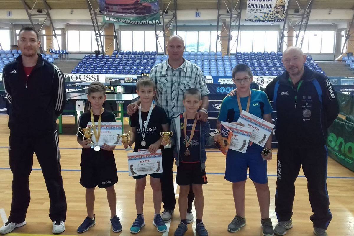 Három udvarhelyi asztaliteniszező is a legjobbak között végzett az ifi 4-eseknél &bullet;  Fotó: Facebook/Székelyudvarhelyi ISK-FSK Asztalitenisz-csapata