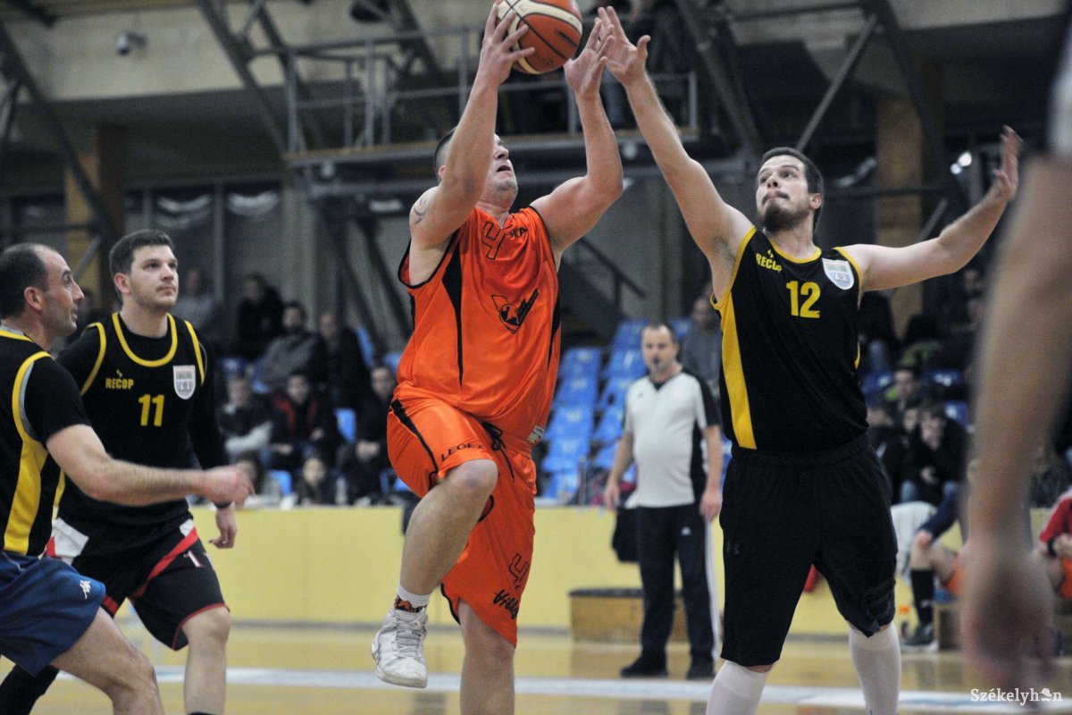 &bullet;  Fotó: Beliczay László