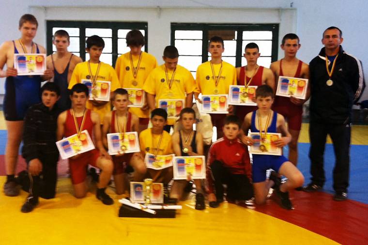 Öt aranyérem a II. Vasile Puşcaşu birkózó kupáról