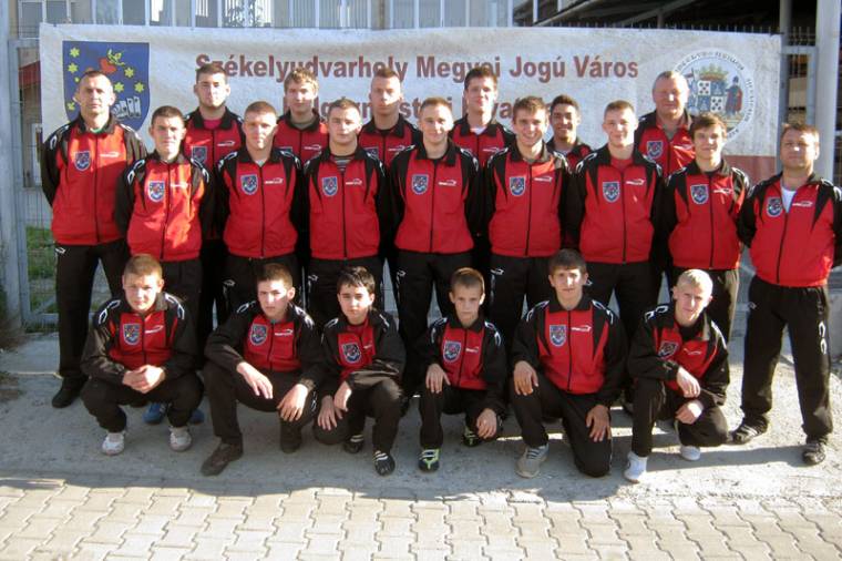 Új melegítőket kaptak az udvarhelyi birkózók
