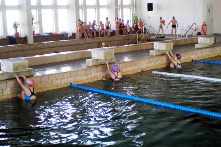 Sepsiszentgyörgyön taroltak a Delfin úszóiskola fiataljai
