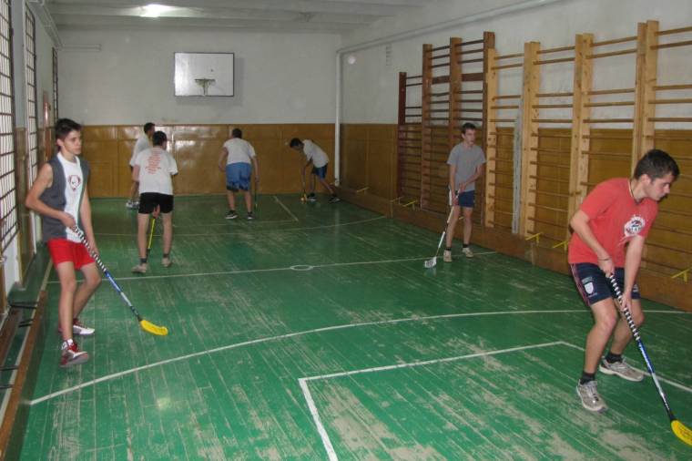 Végéhez közeledik a Floorballiskola