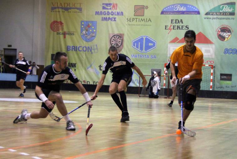 Kitörnének az amatőrizmusból az udvarhelyi floorballosok