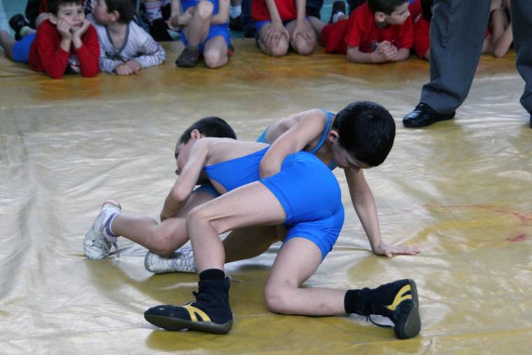 Domborművet is avattak a korondi emlékversenyen