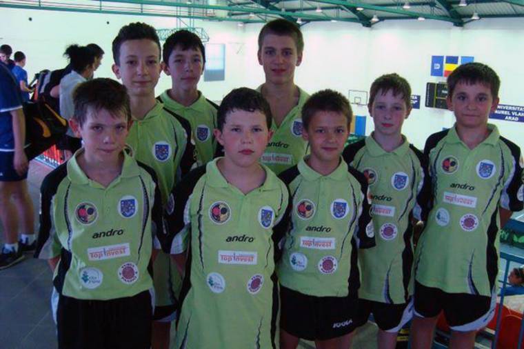 A legjobb tizenhat között a serdülők csapata