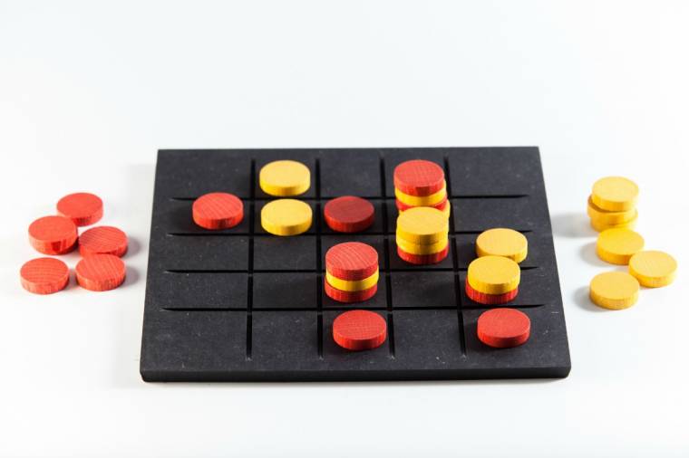 Hétfőtől nálunk is kapható a Six MaKING társasjáték