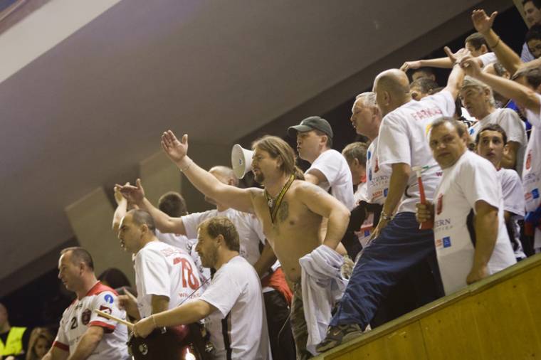 Visszatérhet a fantasztikus hangulat a sportcsarnokba