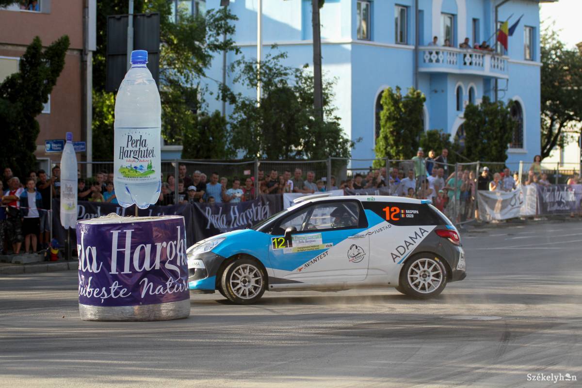 Elköltöztették a szuperspeciális szakaszt. Idén a Városháza téren és körülötte zajlik a küzdelem. Archív &bullet;  Fotó: Pál Árpád