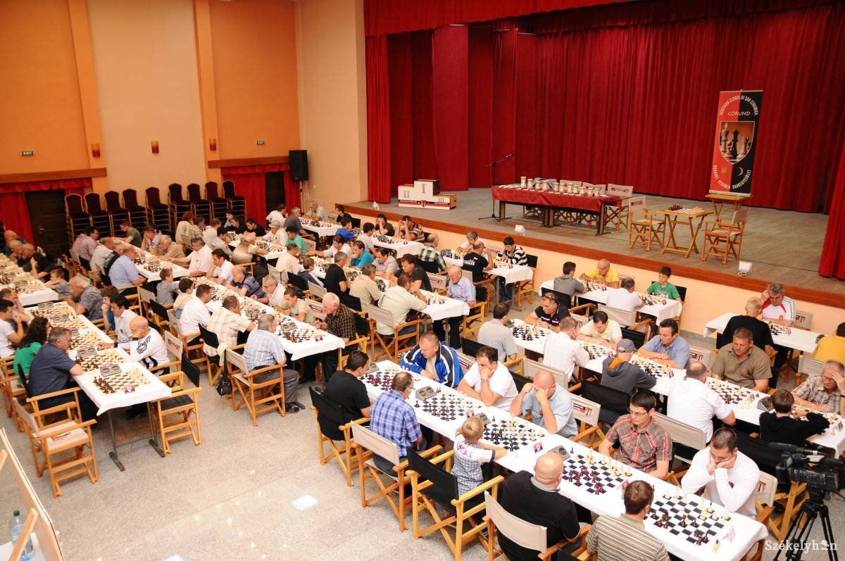 Az eddigi jelentkezések alapján húsz nagymester és tizenegy nemzetközi mester is asztalhoz ül Korondon 